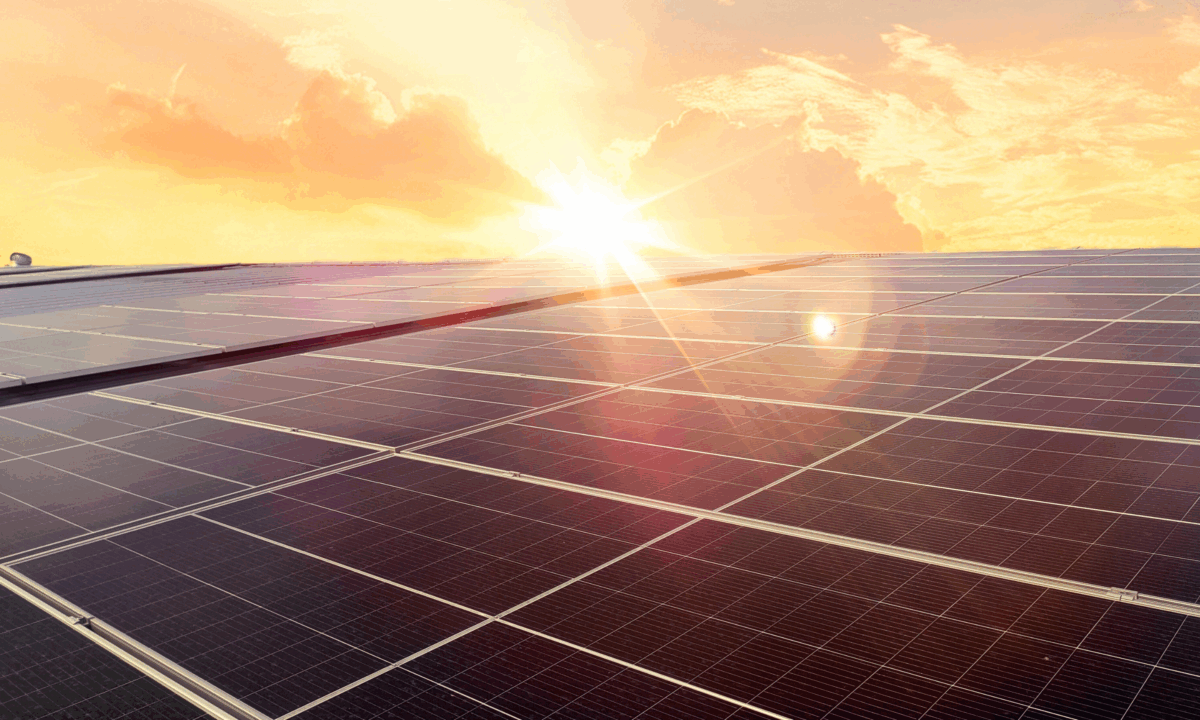 Os painéis fotovoltaicos são uma forma de implementar a sustentabilidade na construção.